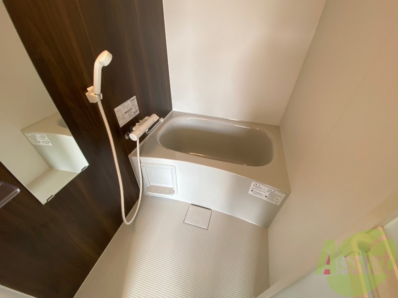 バス・シャワールーム　お風呂になります。一日の疲れを癒してくださいね。