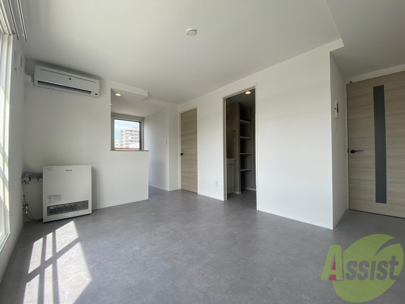 居室・リビング　広くてきれいなリビングです！快適に過ごせそうですね。