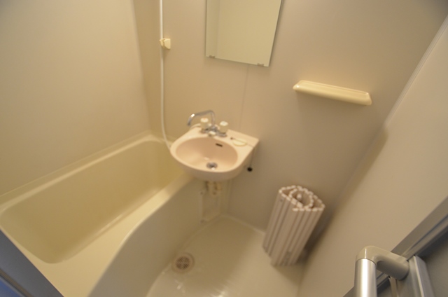 バス・シャワールーム　浴室内に洗面台付き！