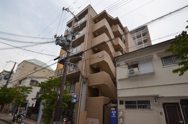 建物外観　宅配ボックス付きで不在時にも便利！