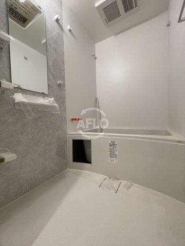 バス・シャワールーム　セレニテ難波グランデシュッド　浴室