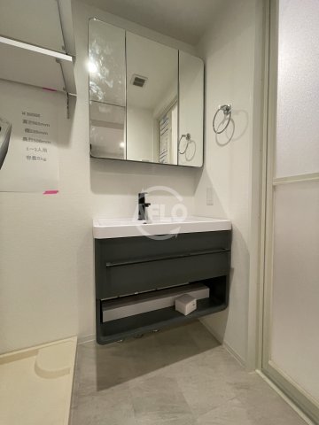 洗面設備　セレニテ難波グランデシュッド　独立洗面台