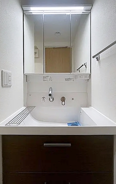 洗面設備　身支度に欠かせない独立洗面台♪