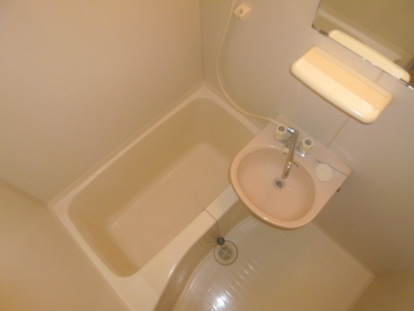 バス・シャワールーム　シンプルで機能的なユニットバスです♪