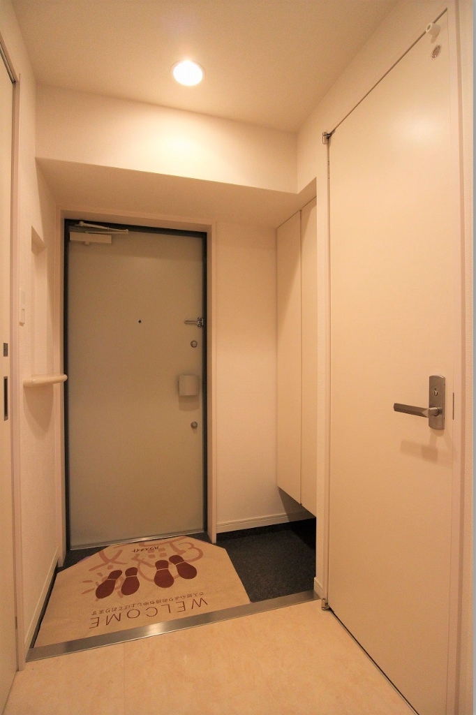 玄関　トールサイズのシューズボックス付きです。