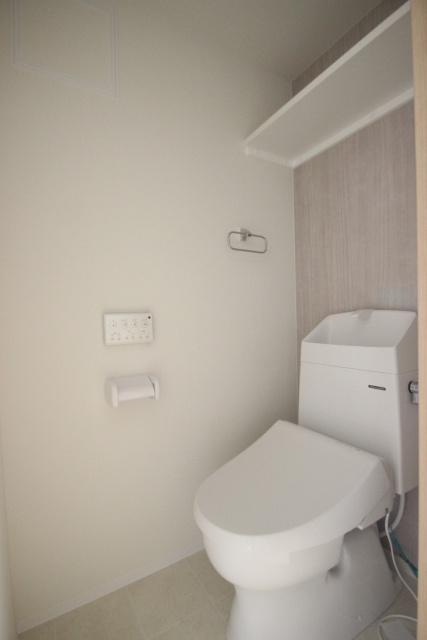 トイレ　同物件別室写真です