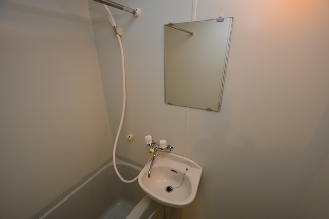 洗面設備　浴室内に洗面台付き！