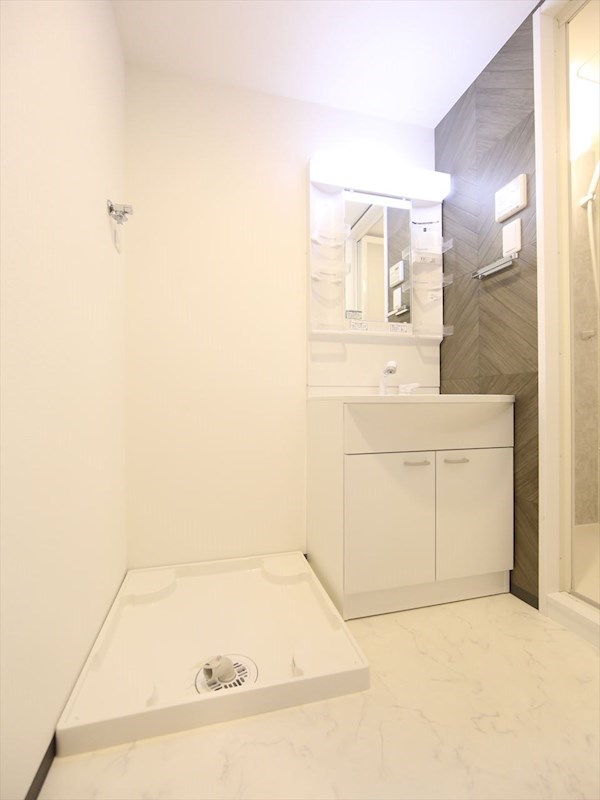 洗面設備　脱衣所　独立洗面台（シャンプードレッサー付）