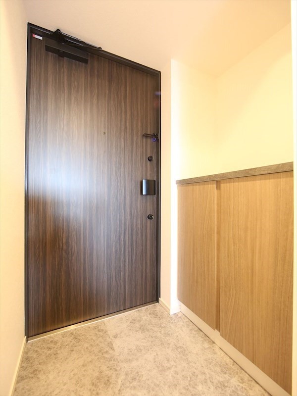 玄関　玄関　シューズボックス付（収納充実してます）