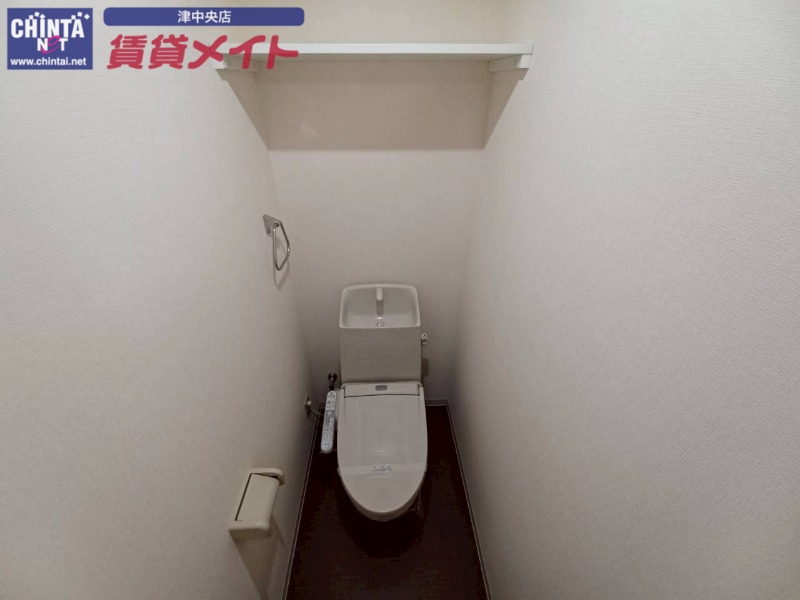 トイレ　同じ物件、別部屋の写真です