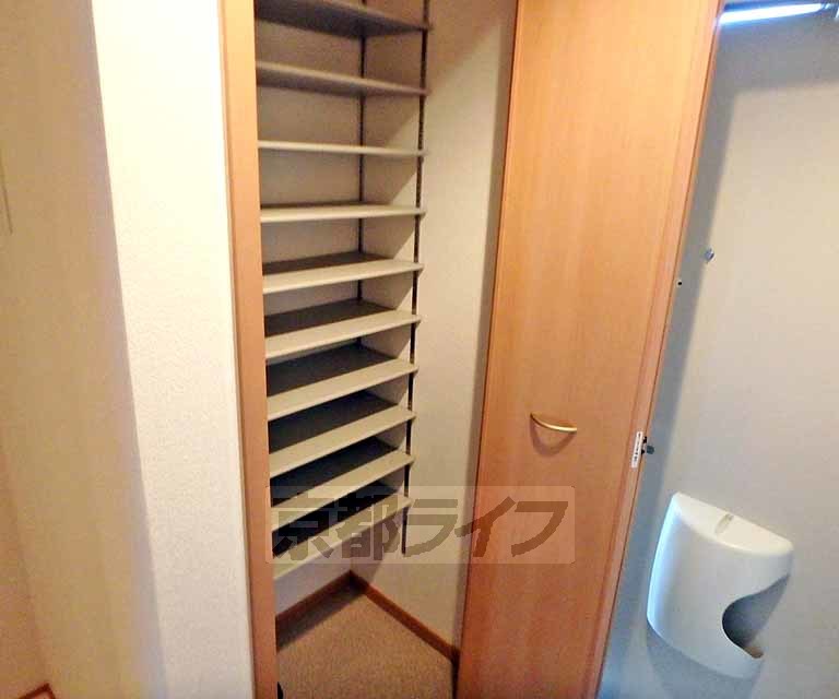 玄関　トールサイズの玄関収納がついています