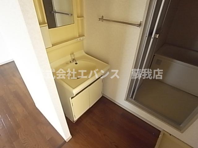 洗面設備　朝の支度にも助かる、独立の洗髪洗面化粧台