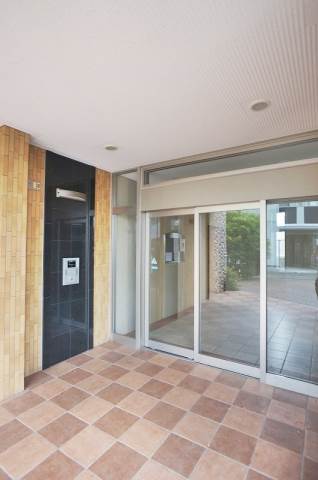 エントランス　オートロック付き。