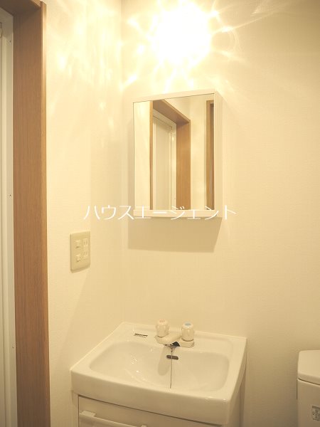 洗面設備　ライトがかわいいですね