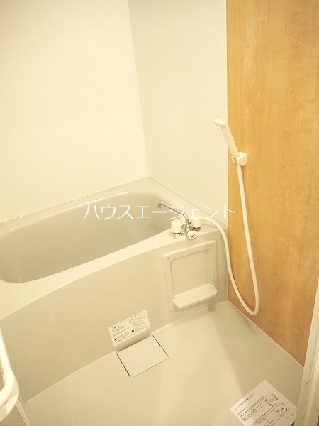 バス・シャワールーム　きれいなバスルームです。