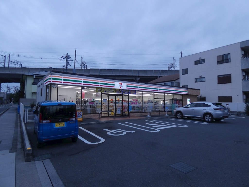 コンビニ　セブンイレブン さいたま鹿手袋3丁目店（コンビニ）まで416m