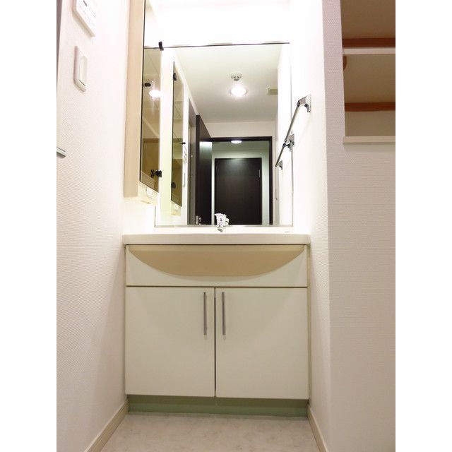 洗面設備　※別部屋の参考写真です。