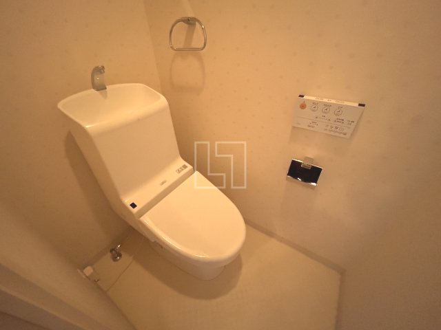 トイレ　クローバー・ビュー上本町　温水洗浄便座