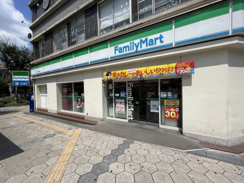 コンビニ　ファミリーマート（コンビニ）まで70m