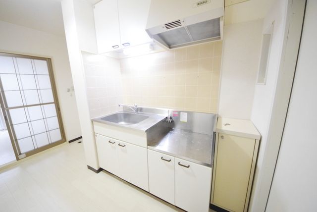 キッチン　都市ガス2口コンロ設置可　窓あり