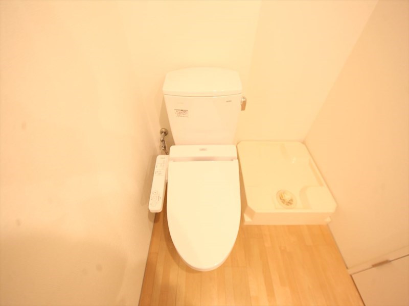 トイレ　温水洗浄暖房便座付トイレ