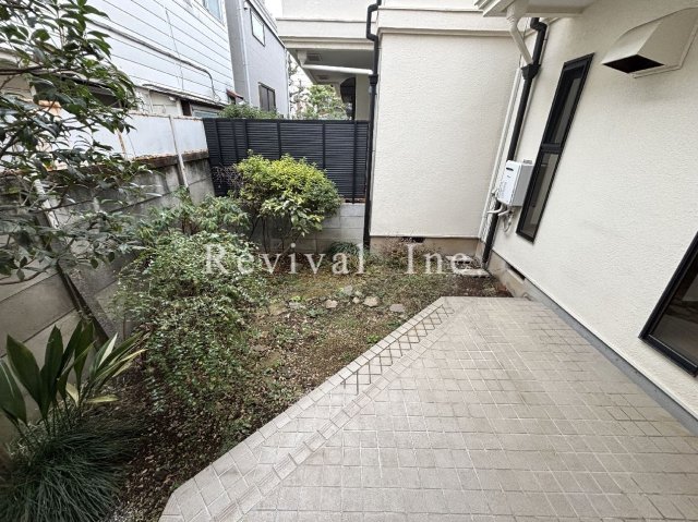 庭　専用テラス付き住戸でございます