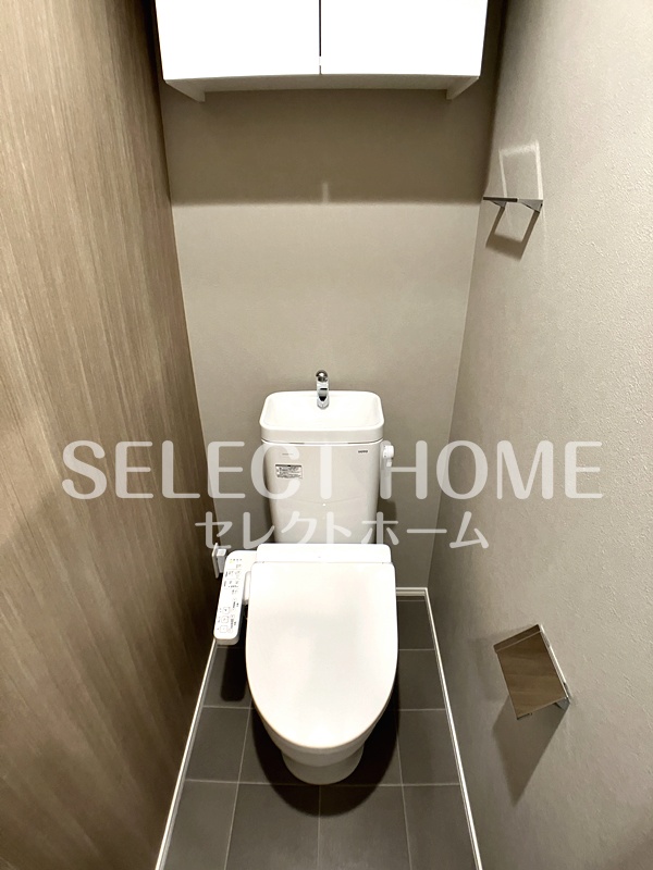 トイレ　落ち着いた色調のトイレです