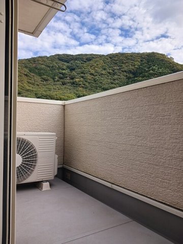 バルコニー　バルコニーからの眺めを楽しみながら食事をしませんか