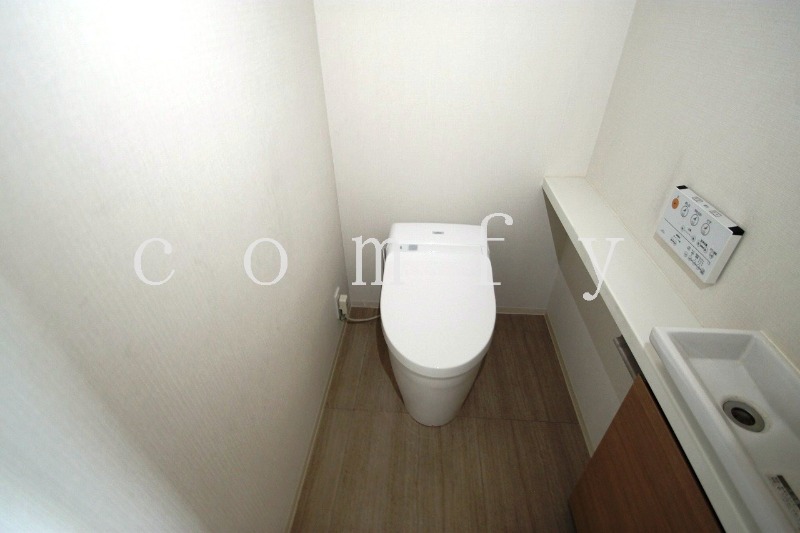 トイレ　タンクレストイレ