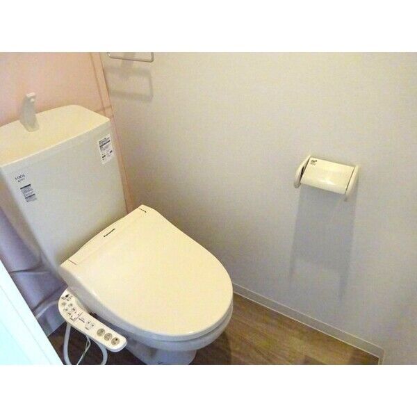 トイレ　あったらうれしいウォシュレット付き♪
