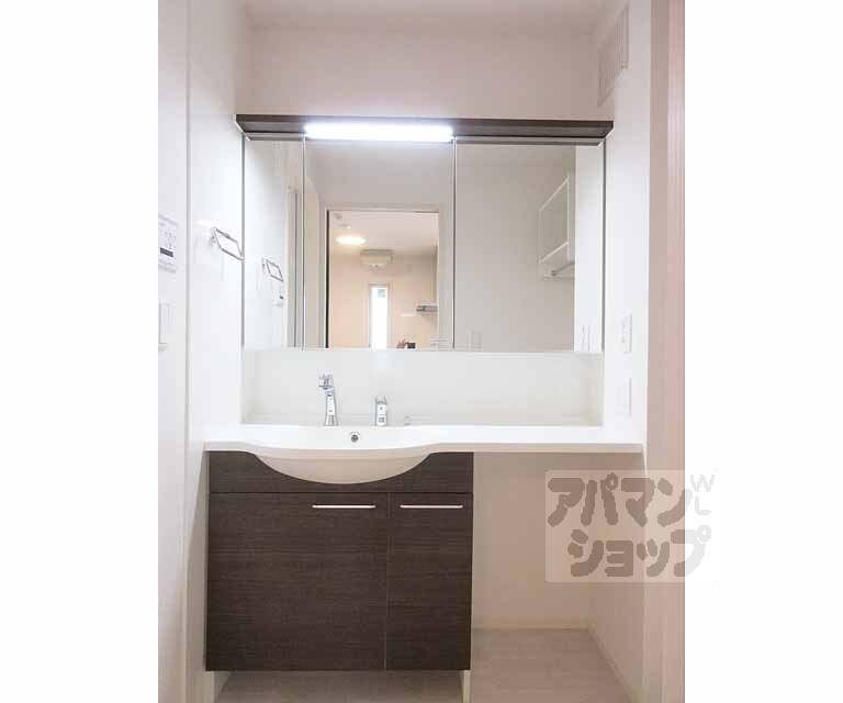 洗面設備　ワイド洗面台！