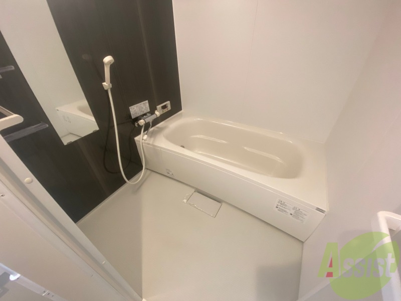 バス・シャワールーム　お風呂になります。一日の疲れを癒してくださいね。