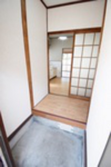 玄関　※別部屋の写真です。