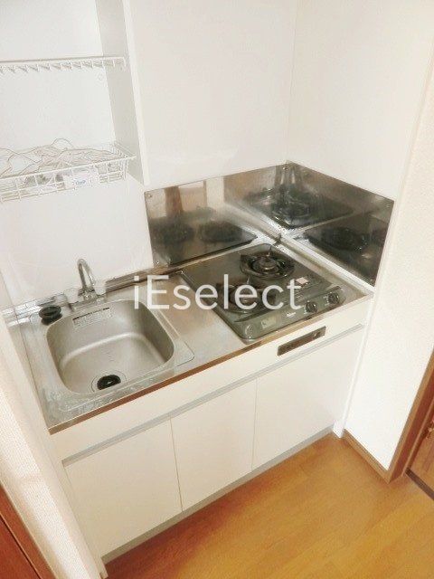 キッチン　2口ガスコンロ付きのキッチン。