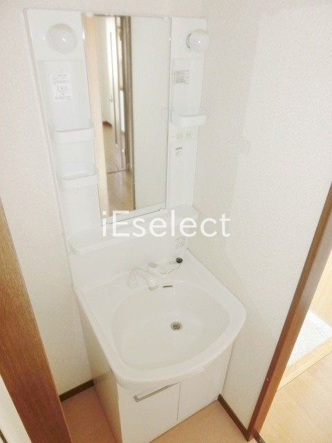 洗面設備　独立洗面台。