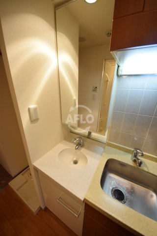 洗面設備　エステムコート心斎橋アルテール　独立洗面台