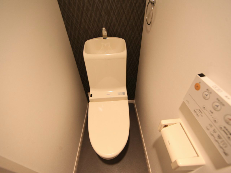 トイレ　温水洗浄暖房便座付トイレ
