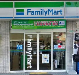 コンビニ　ファミリーマート 南田辺駅前店（コンビニ）まで70m