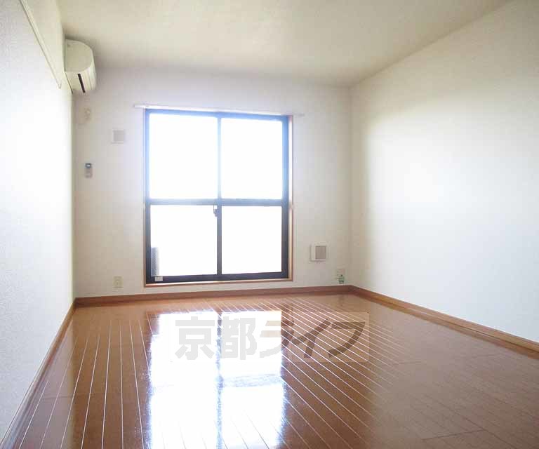 居室・リビング　広々とした部屋です。