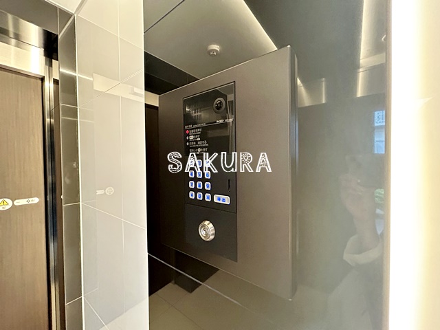 セキュリティ　不審者、勧誘員をシャットアウトできるオートロックです♪