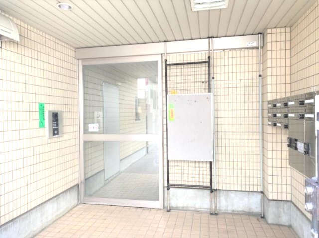 エントランス　ゆとりのあるエントランスです