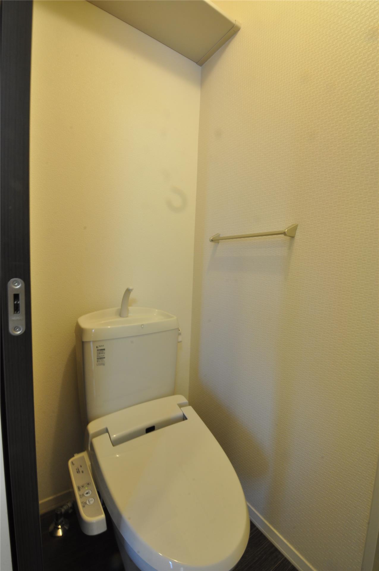 トイレ　ウォシュレット付き