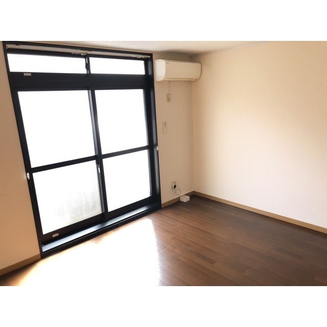 居室・リビング　別号室の写真です※現況優先