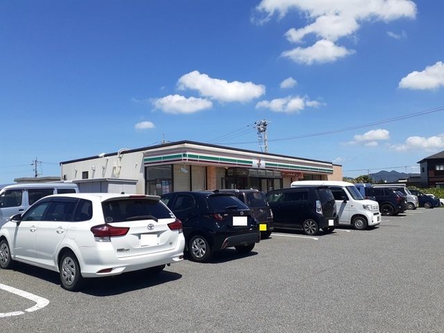 コンビニ　セブンイレブン（コンビニ）まで1700m