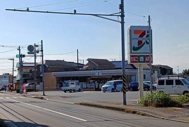 コンビニ　セブンイレブン（コンビニ）まで700m