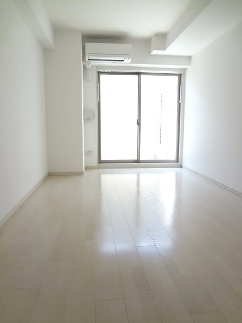 居室・リビング　同物件別部屋