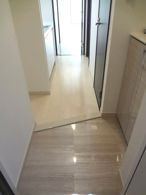 玄関　同物件別部屋