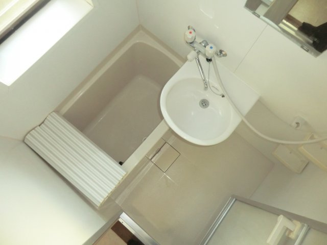 バス・シャワールーム　浴室内に洗面台あり！