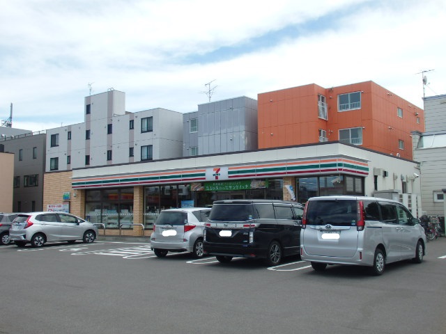 コンビニ　セブンイレブン（コンビニ）まで105m