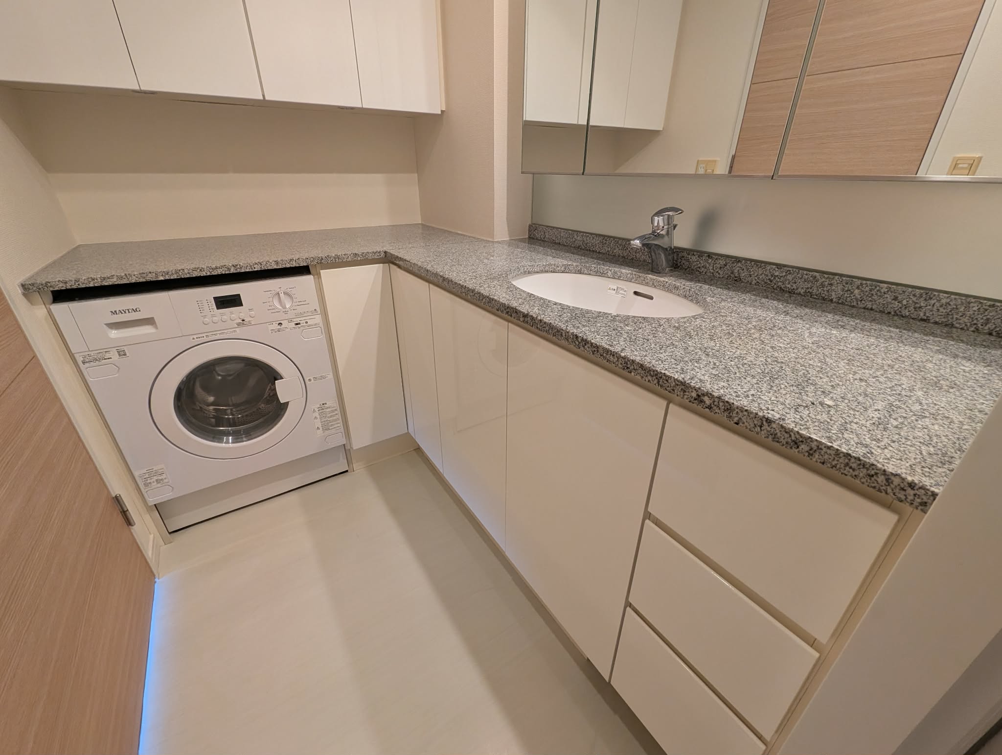 洗面設備　■洗面所